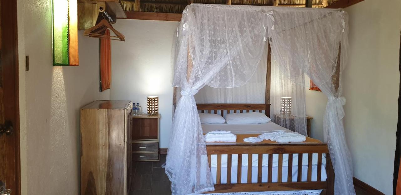 La Laguna San Simian Lodge מראה חיצוני תמונה