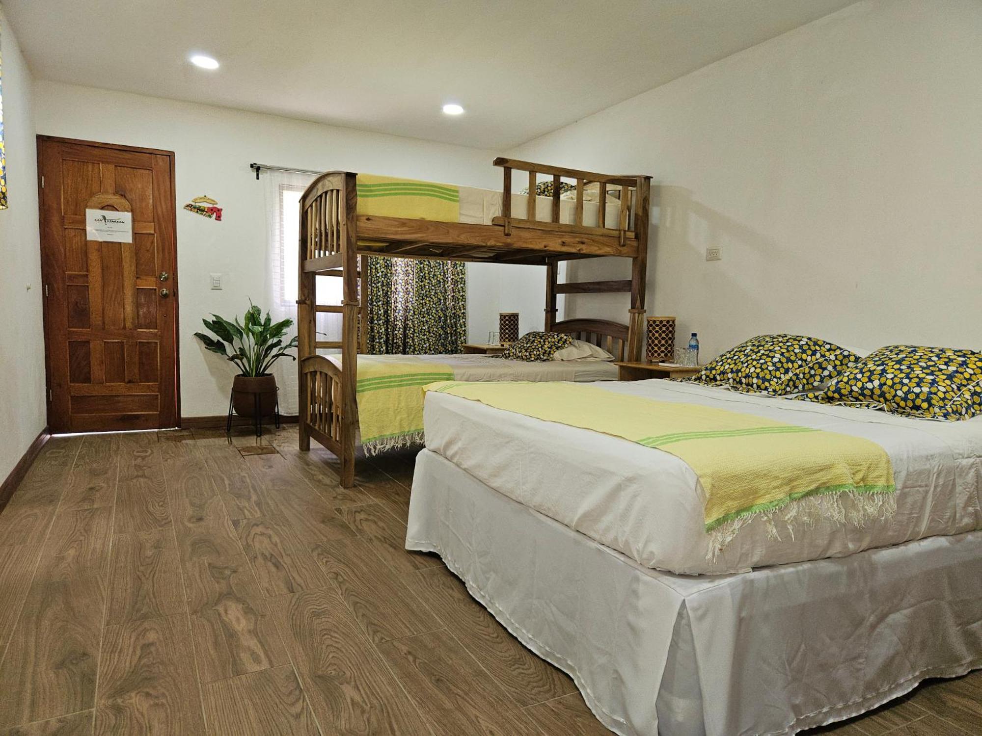 La Laguna San Simian Lodge מראה חיצוני תמונה